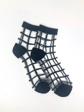 Load image into Gallery viewer, Sheer Windowpane Ankle Socks: Harvest
