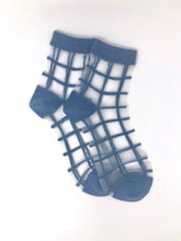 Load image into Gallery viewer, Sheer Windowpane Ankle Socks: Black
